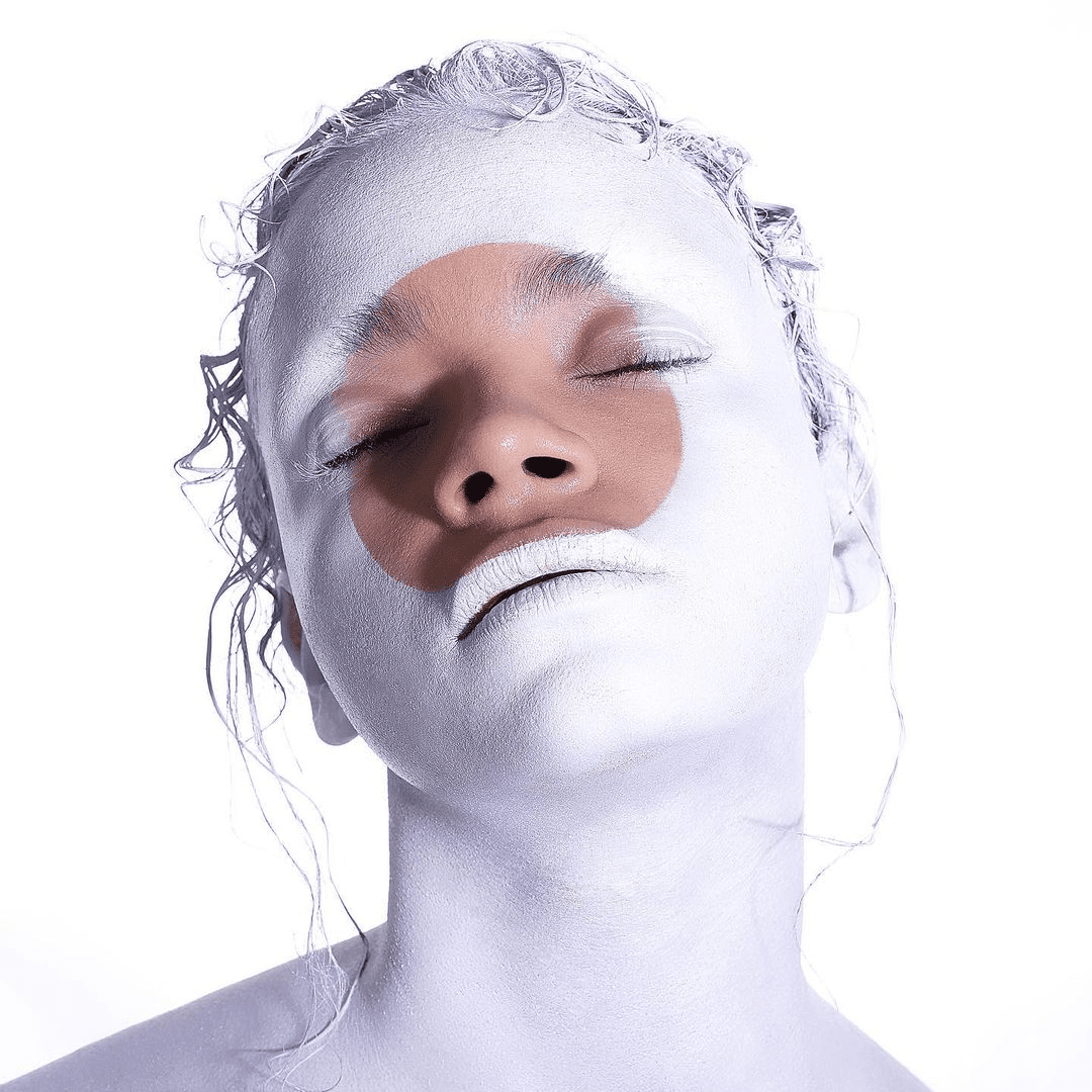 Maquillaje editorial de la profesora Andrea Walrus