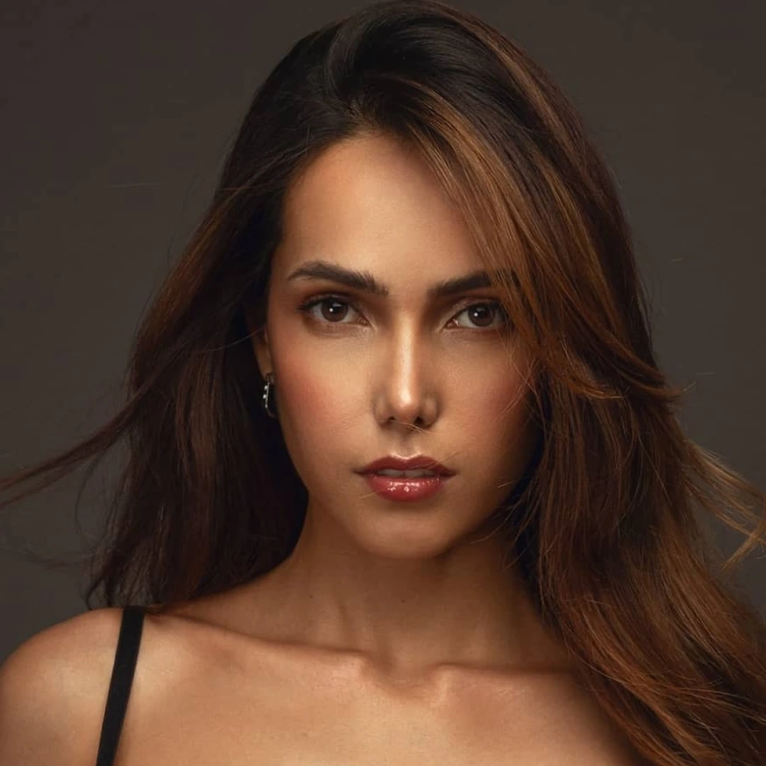 Diseño de cejas por Andrea