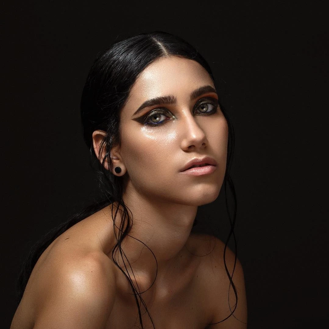 Diseño de cejas por Andrea